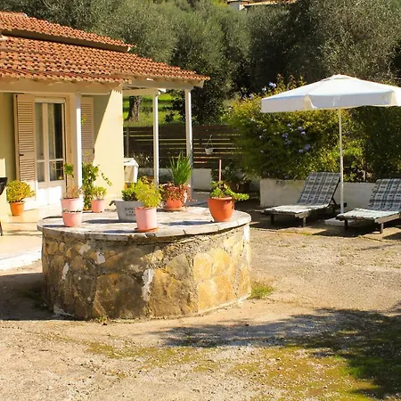 Amalia Apartment Peritheia Exterior photo