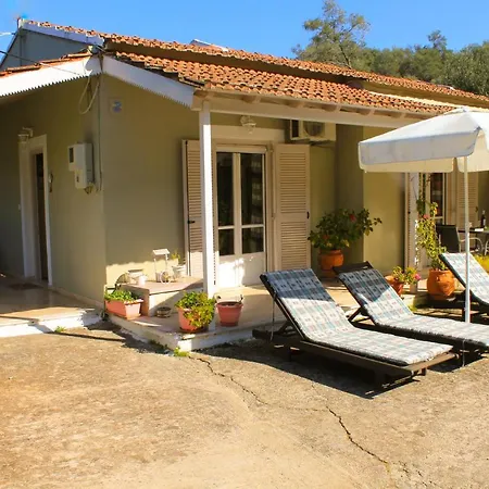 Amalia Apartment Peritheia Exterior photo